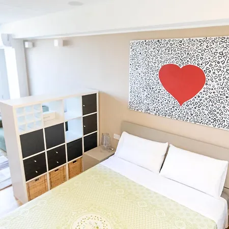 Apartament Mono 80 *